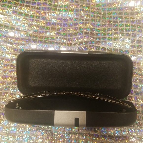 Eyeglass case - Picture 7 of 8